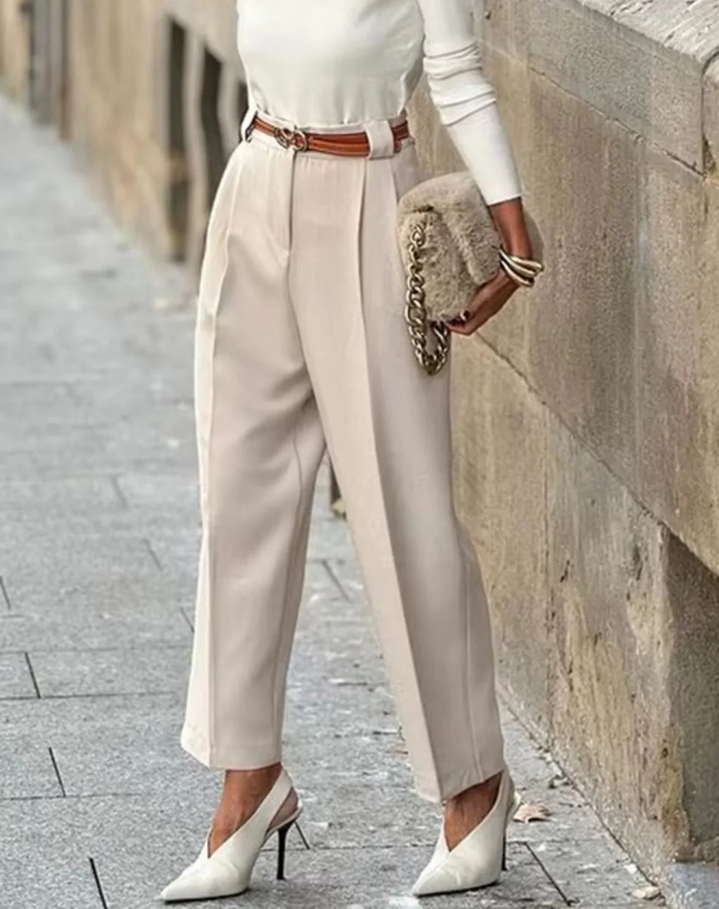 Calça Bamboo com Pregas e Bolsos Laterais
