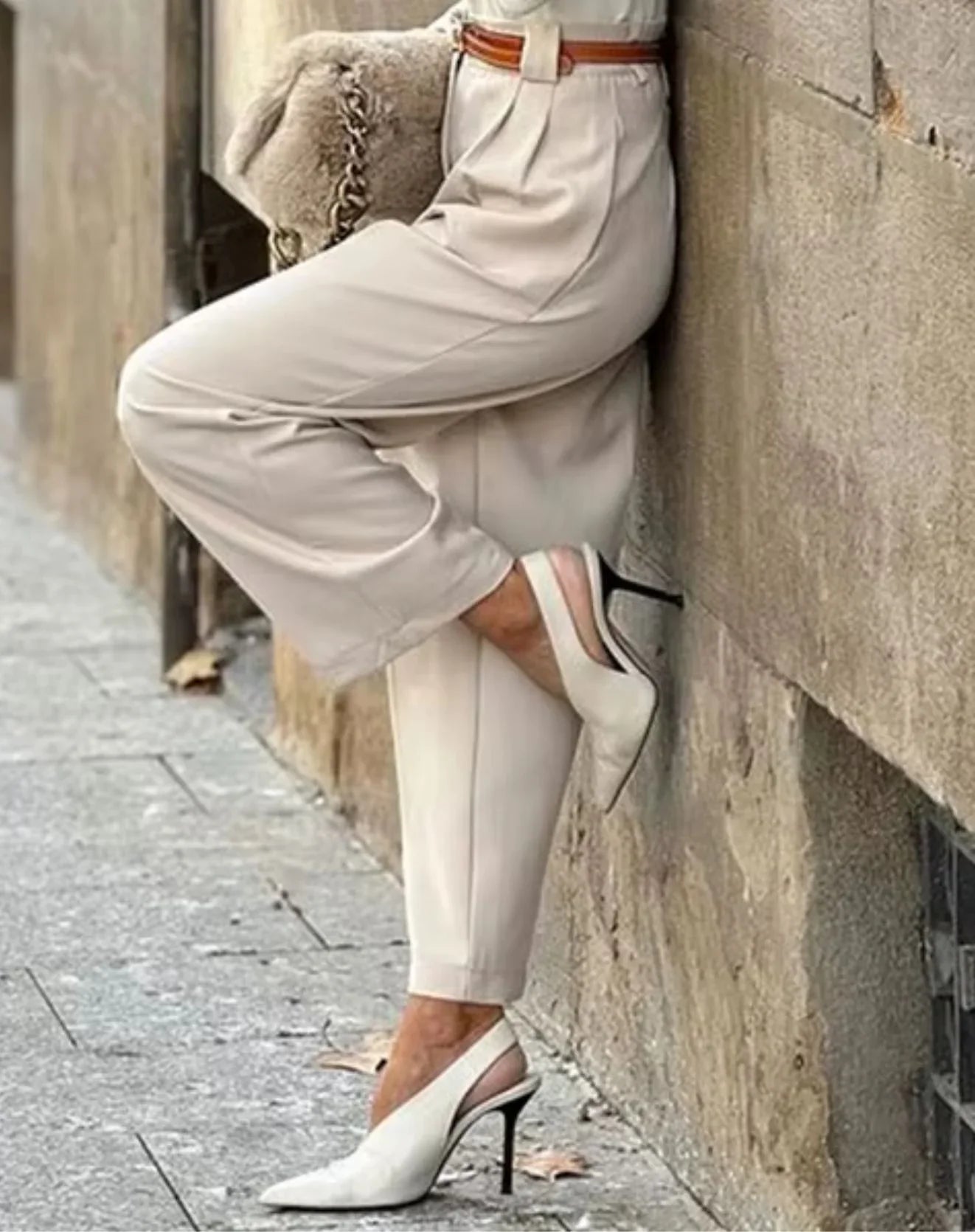 Calça Bamboo com Pregas e Bolsos Laterais